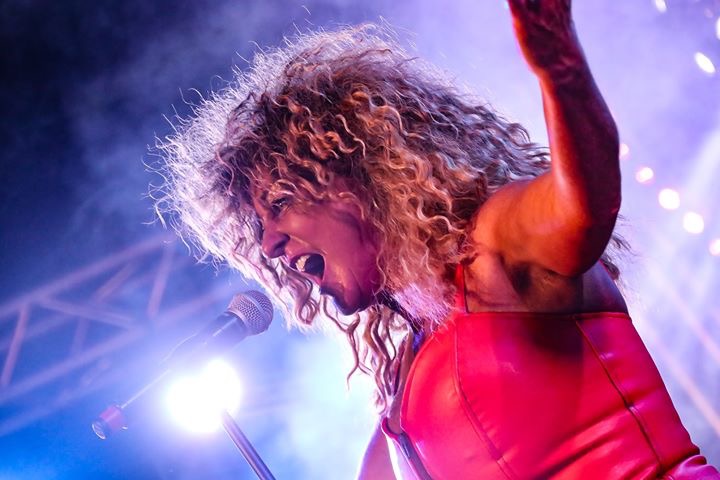 (c) Tinalive.co.uk